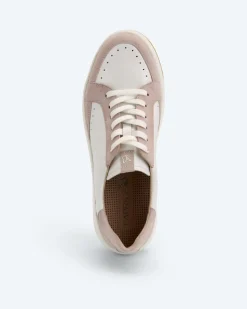 Sneaker im Farbmix
