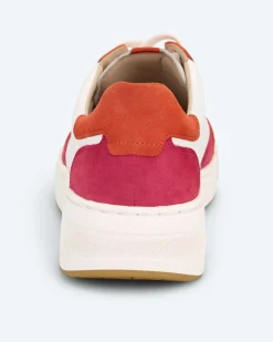 Sneaker im Farbmix
