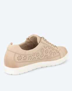 Sneaker mit Perforation