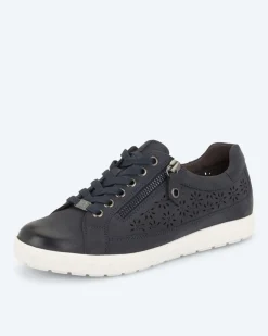Sneaker mit Perforation