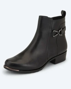 Stiefelette mit Deko